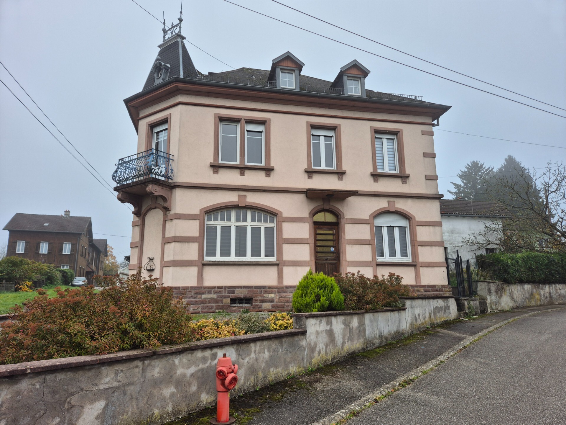 MAISON 9 PIECES 190 M2